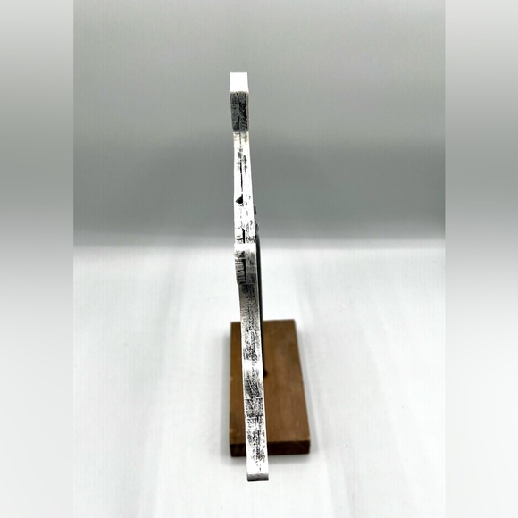 Distressed Wood Bunny on Post - Picture 10 of 15